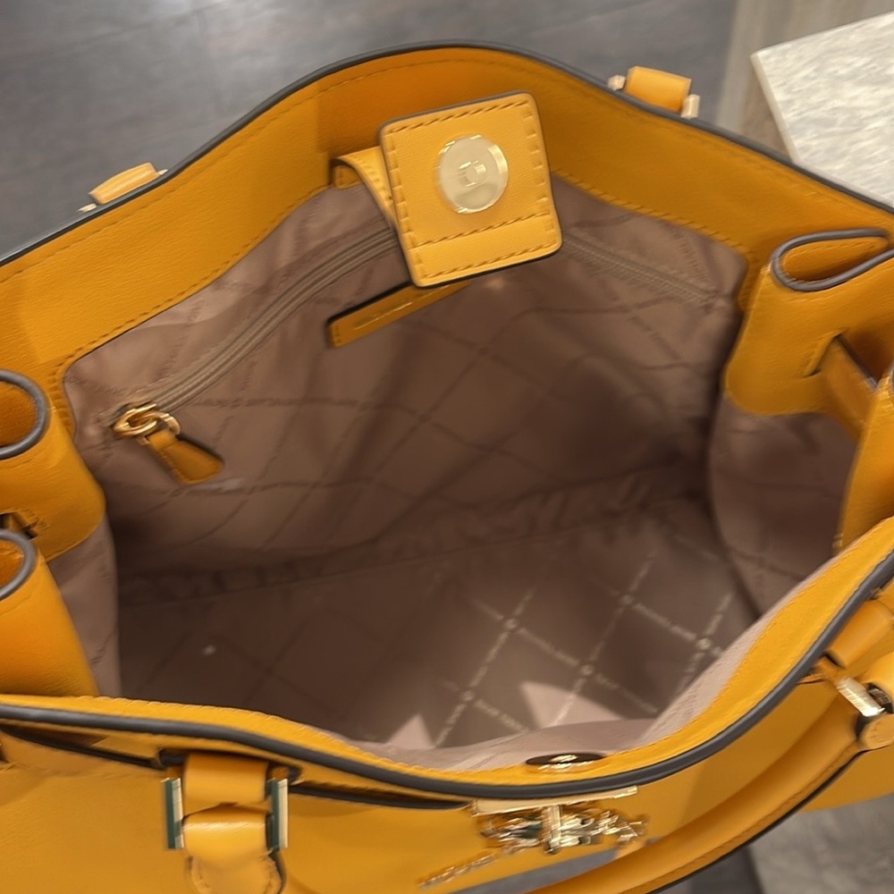 MICHAEL KORS HAMILTON MEDIUM SATCHEL
COLOR: GOLDEN ROD
NWT - Picture 6 of 16